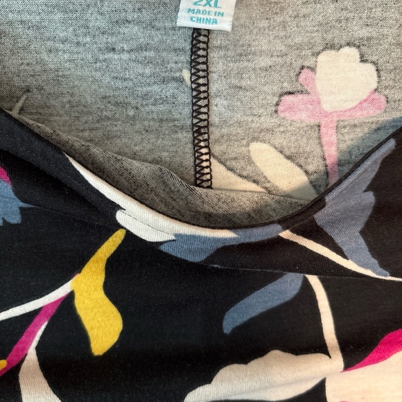 Lularoe 2XL Black Magenta Pink Yellow Blue Floral Linda Batwing Dolman Top PZ - Picture 8 of 8